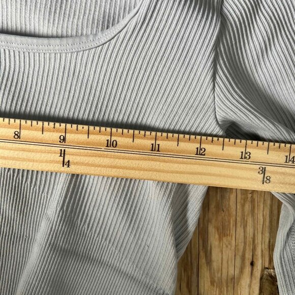 OQQ Women's Crop Top Ribbed Seamless Workout Exercise Long Sleeve Crop Medium - Picture 5 of 9